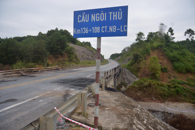 cau ngoi thu bien dang nang tro cac loi thep sau vu chay xe bon