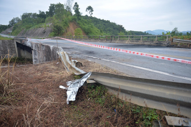 cau ngoi thu bien dang nang tro cac loi thep sau vu chay xe bon
