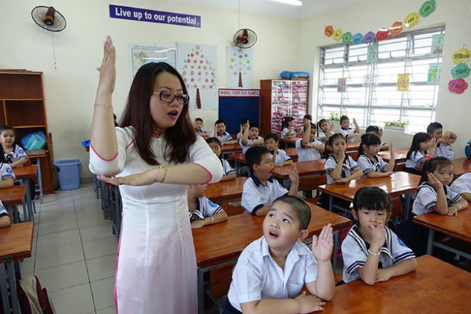 sach tieng viet cho tre lop 1 co nhieu van de sai lech phan cam va su phan bien cua nguoi trong cuoc