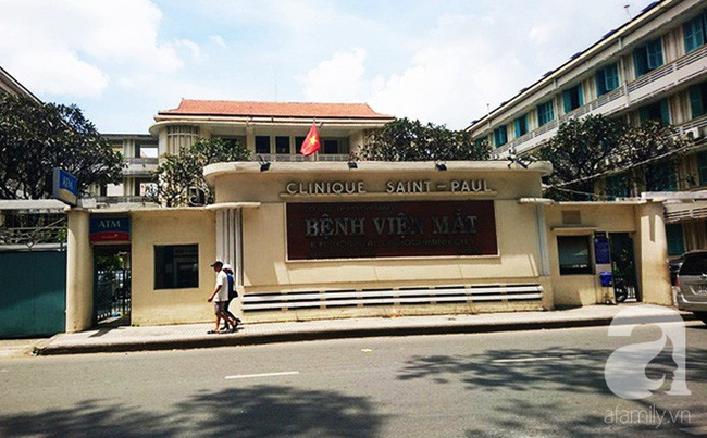 vap nga khi chay phu cha day xe be trai 4 tuoi bi xien ca vien dam sau vao hoc mat