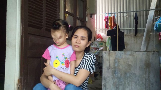 khat vong anh sang cua be gai 4 tuoi mang guong mat quy