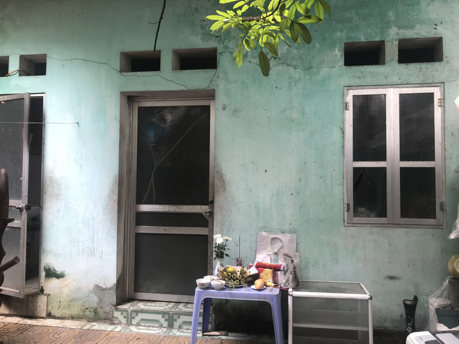 ke sat hai ban roi nhot trong phong kin binh than goi dien cho me nan nhan vay tien