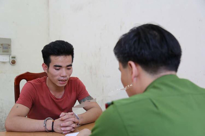 ke sat hai ban roi nhot trong phong kin binh than goi dien cho me nan nhan vay tien