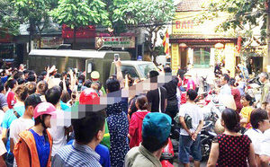 ke sat hai ban roi nhot trong phong kin binh than goi dien cho me nan nhan vay tien