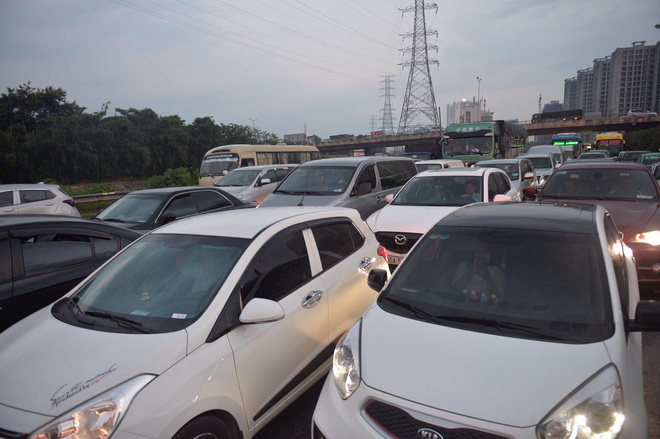 cua ngo vao phia nam tu cuoi cao toc phap van un tac hang km