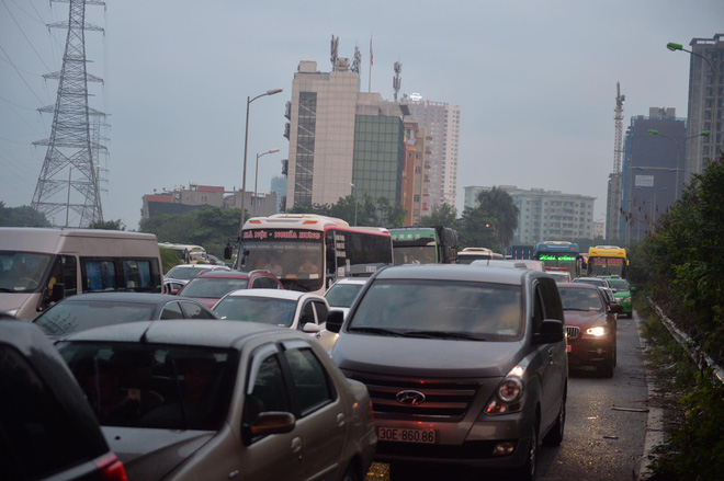 cua ngo vao phia nam tu cuoi cao toc phap van un tac hang km