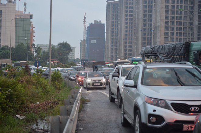 cua ngo vao phia nam tu cuoi cao toc phap van un tac hang km