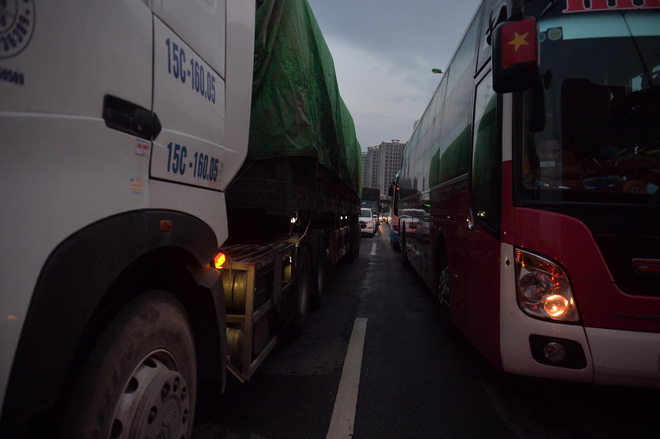 cua ngo vao phia nam tu cuoi cao toc phap van un tac hang km