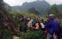 hoa binh truy bat doi tuong giet nguoi giau xac trong bao tai buoc kin tai deo thung khe