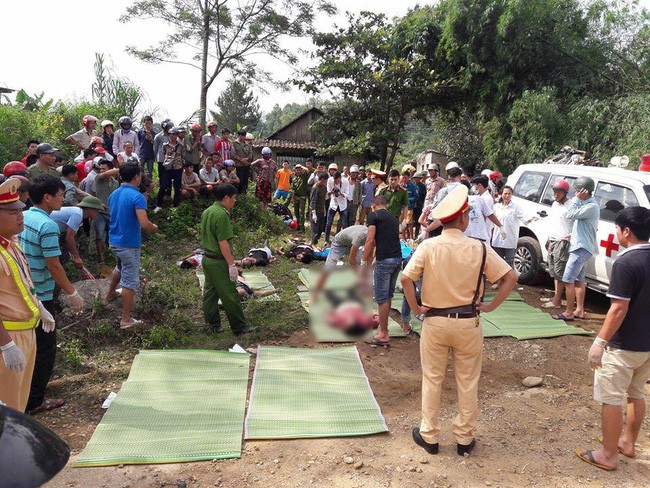 vu tai nan xe khach tham khoc o lai chau da co 12 nguoi tu vong