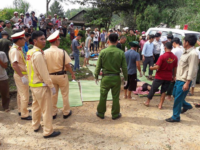vu tai nan xe khach tham khoc o lai chau da co 12 nguoi tu vong