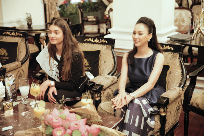 cuu nguoi mau paris vu ra san bay don hoa hau ao den tham viet nam