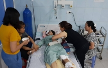 nuoc mat cua nguoi vo co chong gap tai nan tham khoc o lai chau hy vong mot phep mau de anh ay duoc song