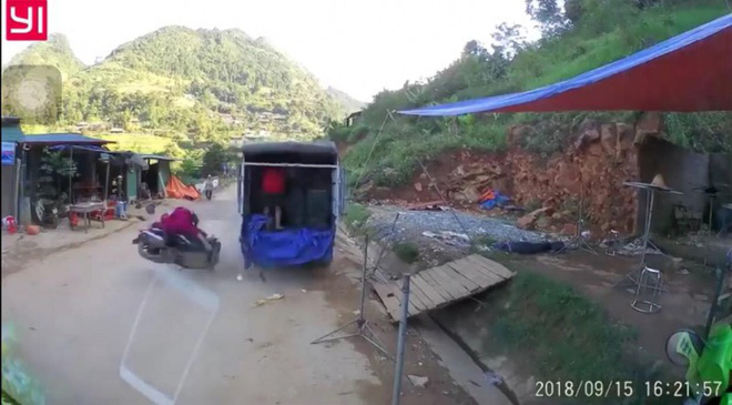 phong xe may toc do cao lao thang vao duoi xe tai do ben duong nguoi dan ong thiet mang