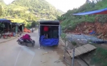 phong xe may toc do cao lao thang vao duoi xe tai do ben duong nguoi dan ong thiet mang