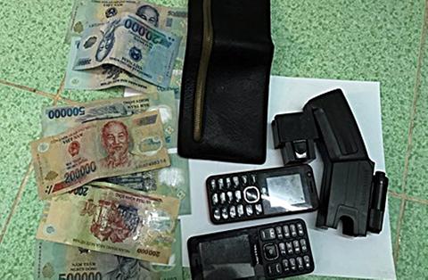 tao ton dung dao va roi dien cuop tai san nguoi di duong tai xu quang