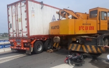 bi keo le hon 10 met duoi gam xe container nguoi dan ong chet tham