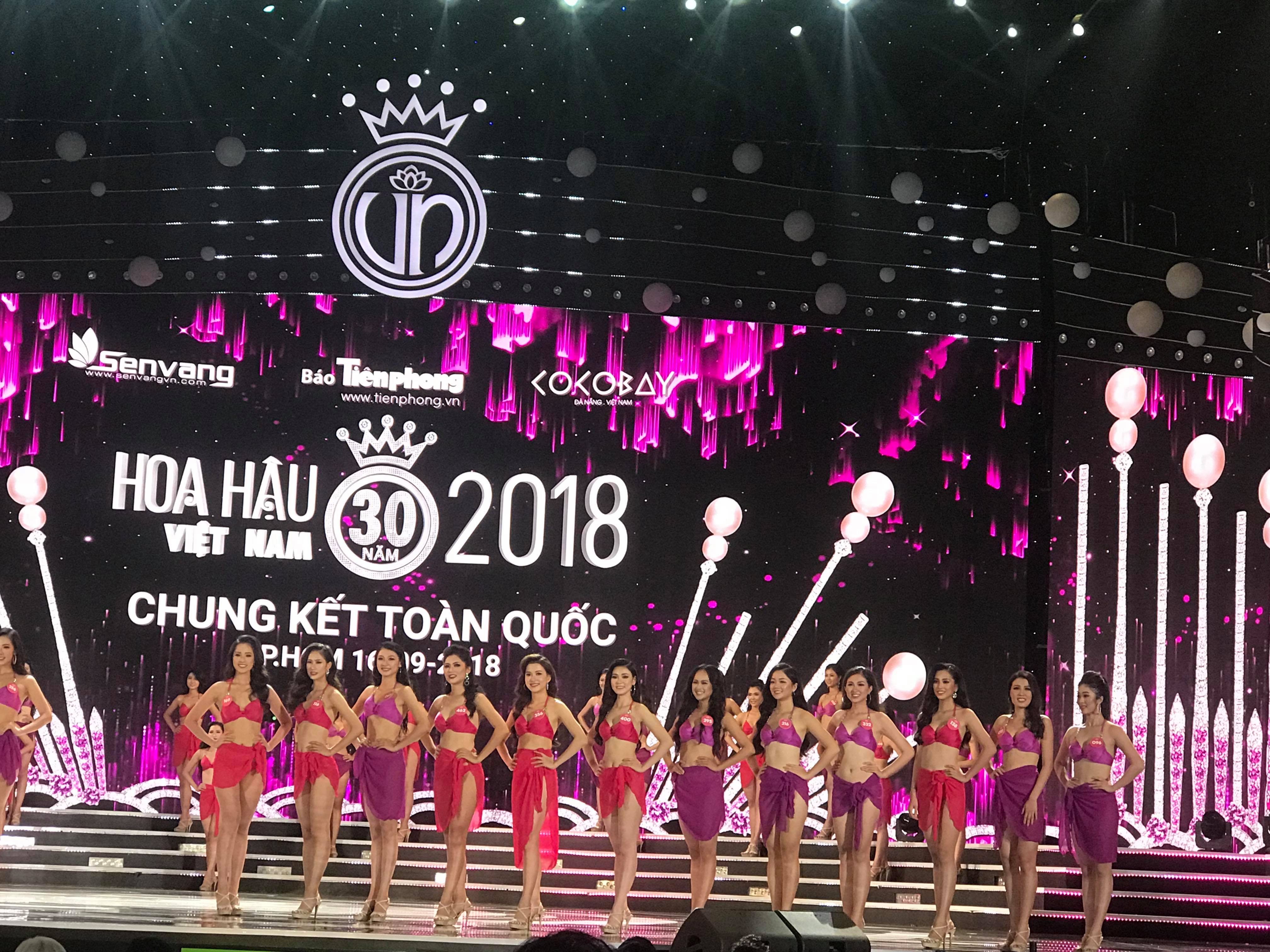 hoa hau viet nam 2018 sau man trinh dien ao dai 25 thi sinh vao vong trinh dien bikini