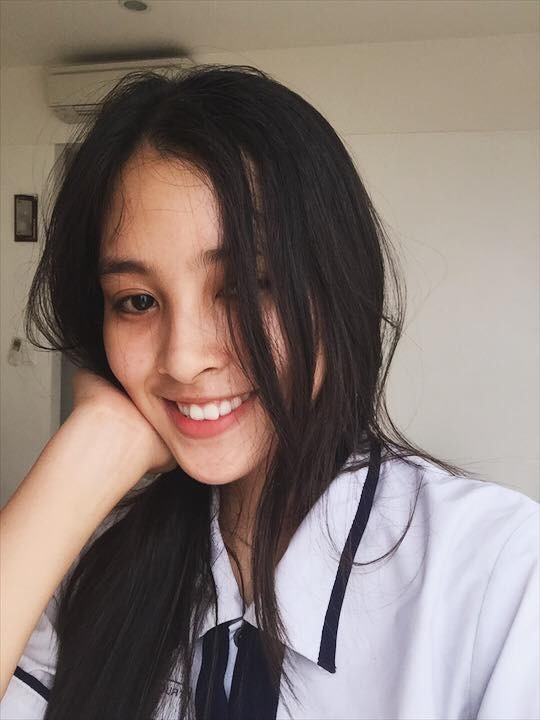 tan hoa hau viet nam 2018 tran tieu vy thi sinh nho tuoi nhat vap nga khi thi nguoi dep bien