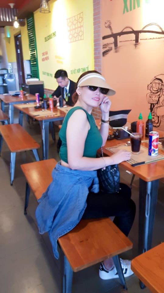 nhan sac tre trung sanh dieu cua me ruot hoa hau tran tieu vy