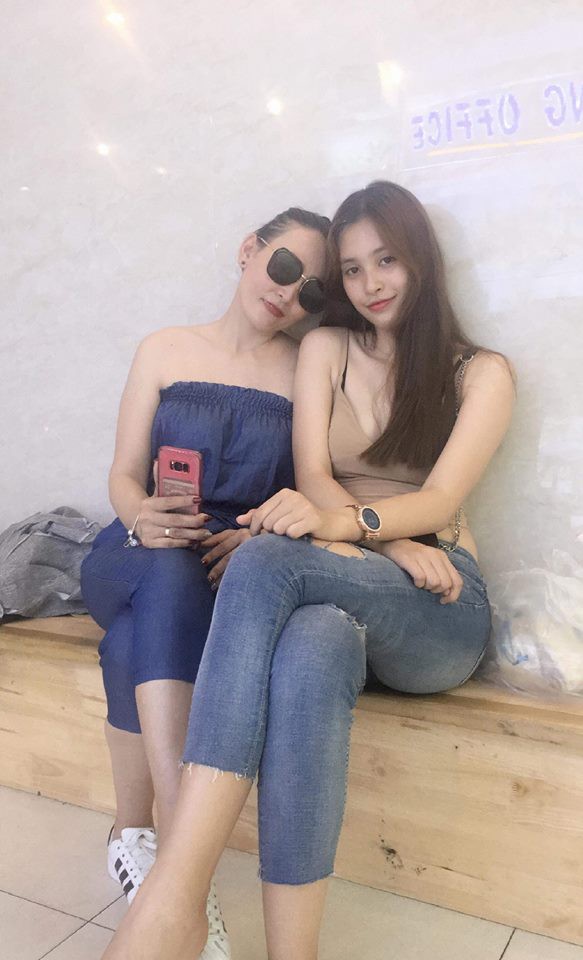 nhan sac tre trung sanh dieu cua me ruot hoa hau tran tieu vy