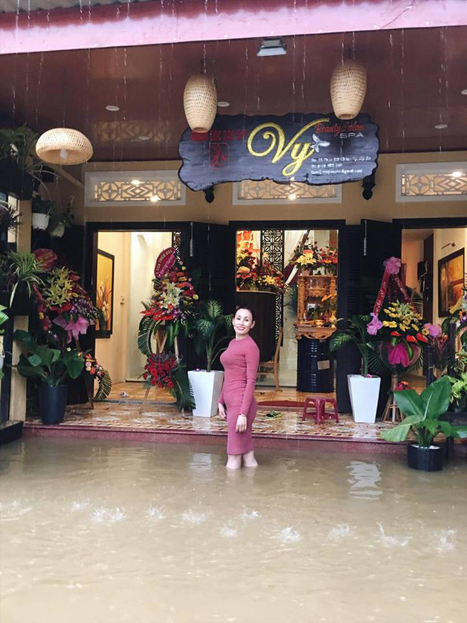 nhan sac tre trung sanh dieu cua me ruot hoa hau tran tieu vy