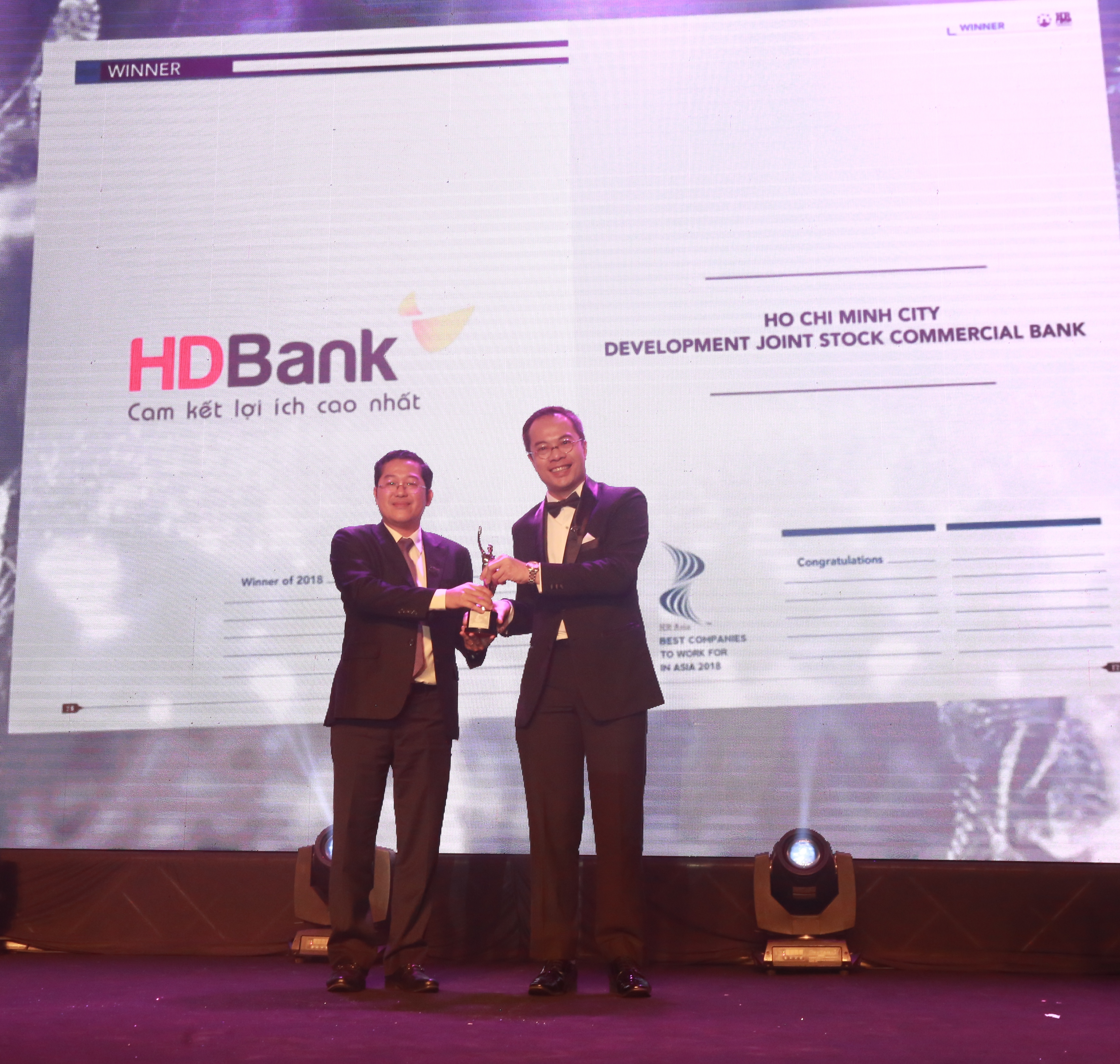 hdbank noi lam viec tot nhat chau a