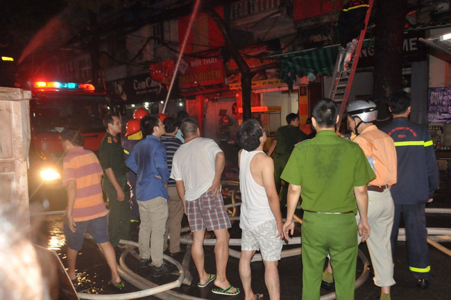 chay cuc lon ca day nha tai doc bv nhi trung uong hang tram nguoi hoang loan