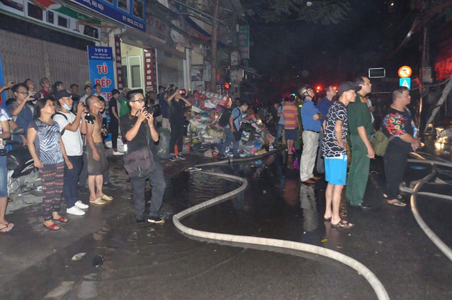 chay cuc lon ca day nha tai doc bv nhi trung uong hang tram nguoi hoang loan
