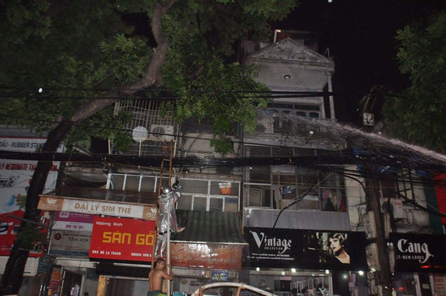 chay cuc lon ca day nha tai doc bv nhi trung uong hang tram nguoi hoang loan