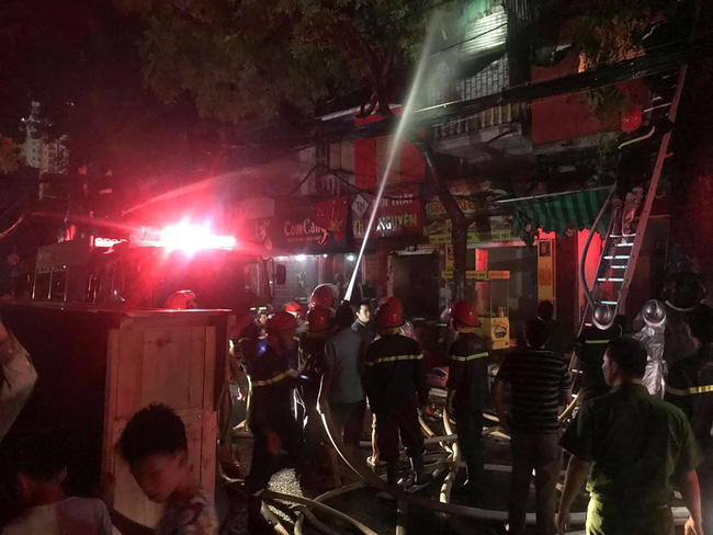 chay cuc lon ca day nha tai doc bv nhi trung uong hang tram nguoi hoang loan