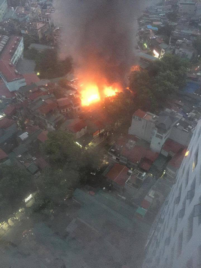 nong chay lan kinh hoang ca day tro gan vien nhi o ha noi nhieu nguoi om mat khoc nuc no