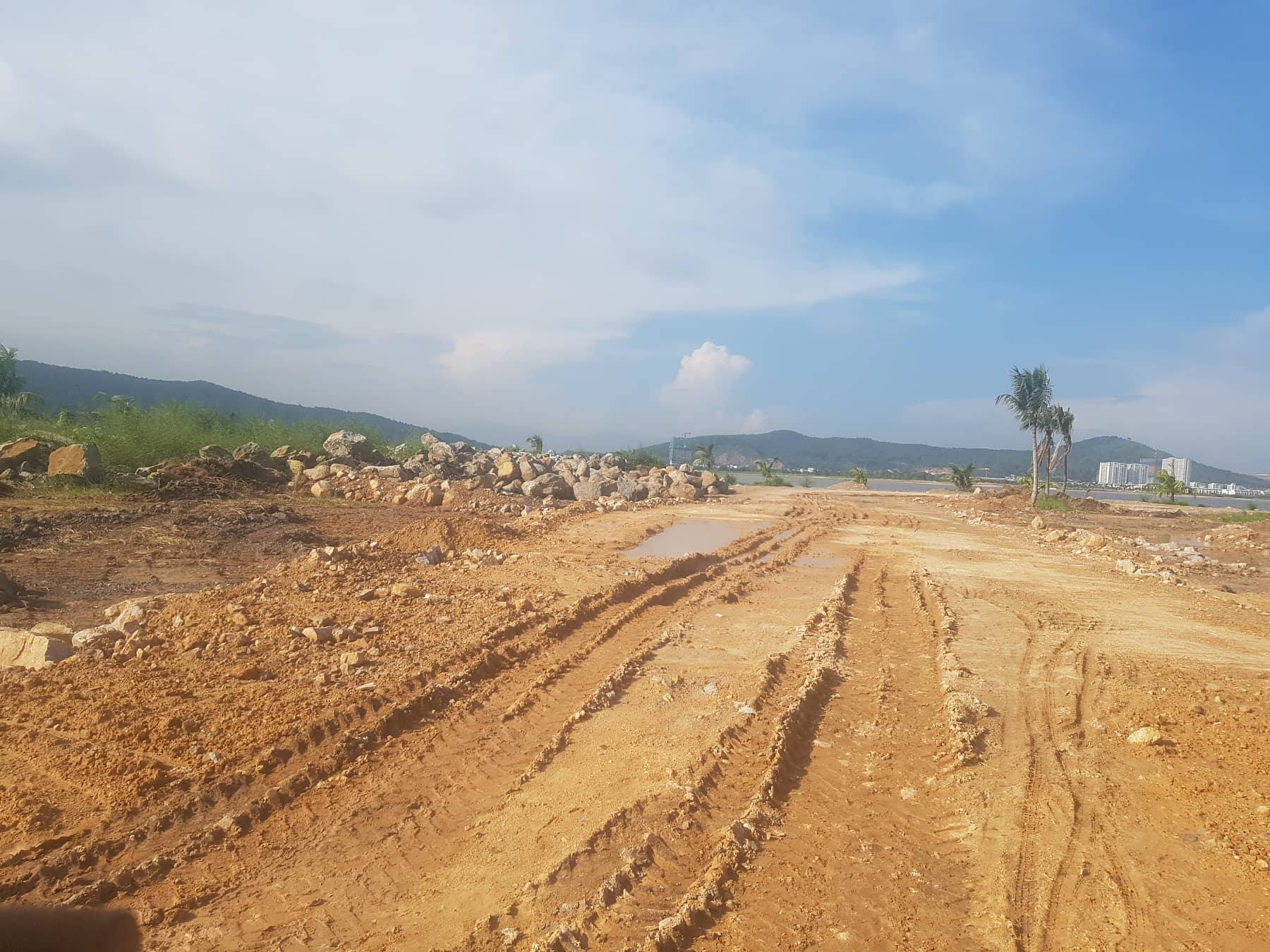 quang ninh cong ty au lac do hang trieu m3 dat da lan bien de tiep tuc dap chieu