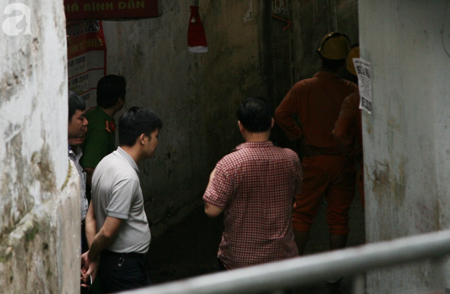 nhieu nguoi ngheo khoc nhu mua vi mat het tien va giay to sau vu hoa hoan truoc cong bv nhi trung uong