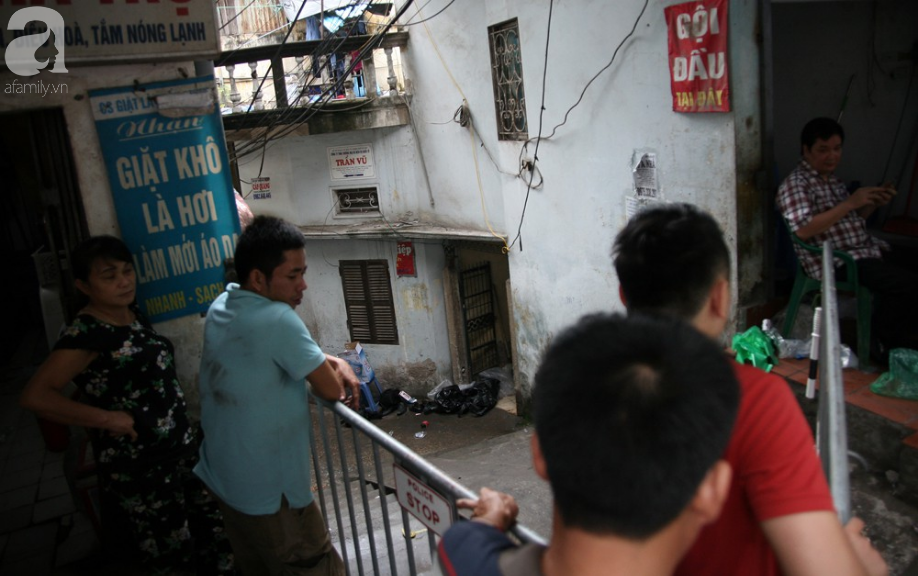 nhieu nguoi ngheo khoc nhu mua vi mat het tien va giay to sau vu hoa hoan truoc cong bv nhi trung uong