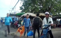 mau thuan viec gianh khach tai xe xe om bi danh guc truoc benh vien o sai gon