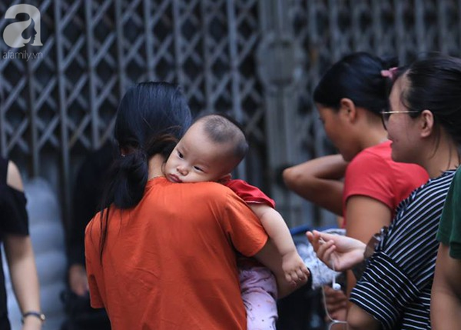 sau vu hoa hoan truoc cong bv nhi nhieu nguoi ngheo duoc nhan quan ao com chao mien phi