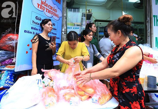 sau vu hoa hoan truoc cong bv nhi nhieu nguoi ngheo duoc nhan quan ao com chao mien phi
