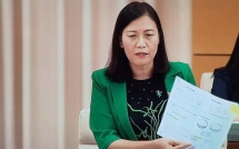 chu nhiem le thi nga cam cuon sgk toan lop 1 tren tay va dat cau hoi voi bo truong giao duc