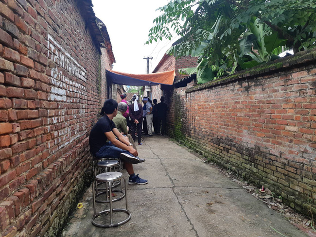 bac giang con trai sat hai me da thuong vo roi tu sat gay rung dong lang que ngheo