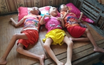 tham canh mot gia dinh co 4 nguoi con cung mac benh bai nao o nghe an