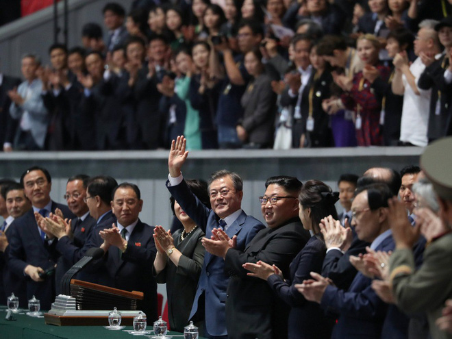 khoanh khac di vao lich su nhung su kien chua tung co tien le trong chuyen tham trieu tien