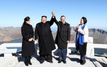 khoanh khac di vao lich su nhung su kien chua tung co tien le trong chuyen tham trieu tien