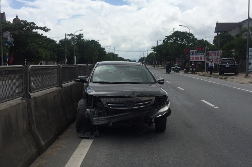 ha tinh hai o to va cham tong bay giai phan cach