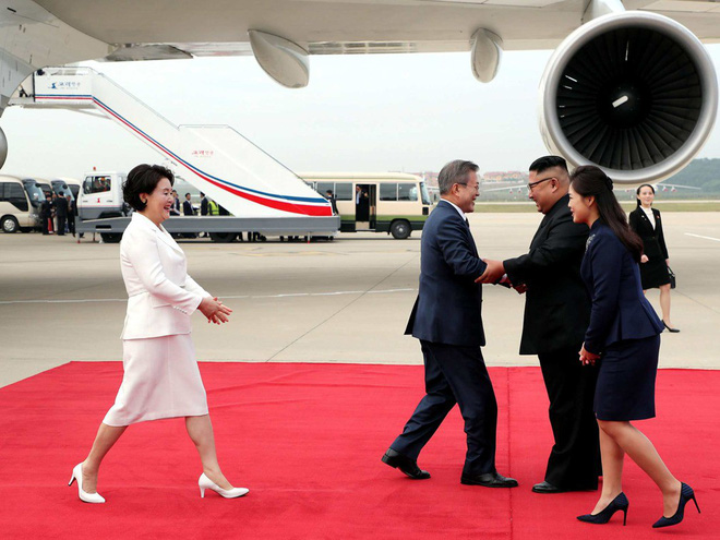 tt han quoc khep lai hanh trinh dep nhu mo lanh dao trieu tien tang qua khung