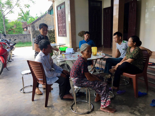vu ca nha nghi bi ngo doc khi di du lich da nang may dem lien con ut deu oa khoc doi bu sua me moi lan vay toi deu khong cam duoc nuoc mat