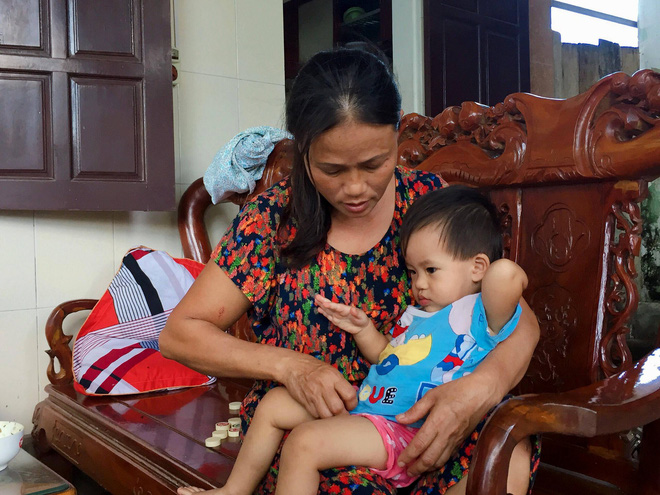 vu ca nha nghi bi ngo doc khi di du lich da nang may dem lien con ut deu oa khoc doi bu sua me moi lan vay toi deu khong cam duoc nuoc mat