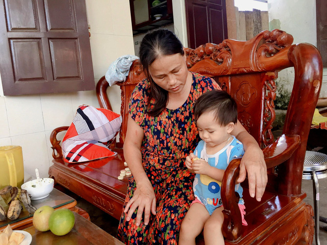 vu ca nha nghi bi ngo doc khi di du lich da nang may dem lien con ut deu oa khoc doi bu sua me moi lan vay toi deu khong cam duoc nuoc mat