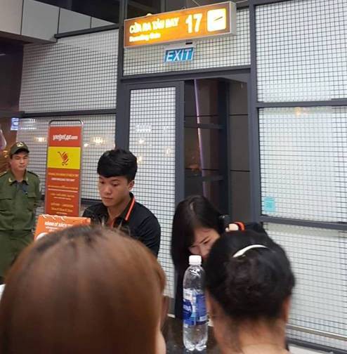 jetstar len tieng vu nu hanh khach va nhan vien tranh cai 500 nghin dong tien cuoc