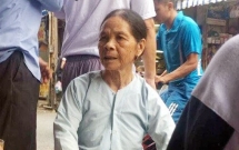vu chay khien 2 vo chong chet tai cong bv nhi me gia dau don nhan dien thi the con gai qua chiec vong